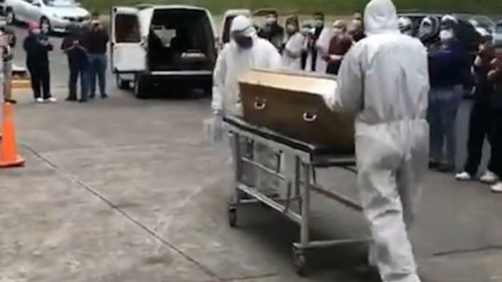 La conmovedora despedida a una enfermera que quiso seguir trabajando aunque era paciente de riesgo y murió por coronavirus