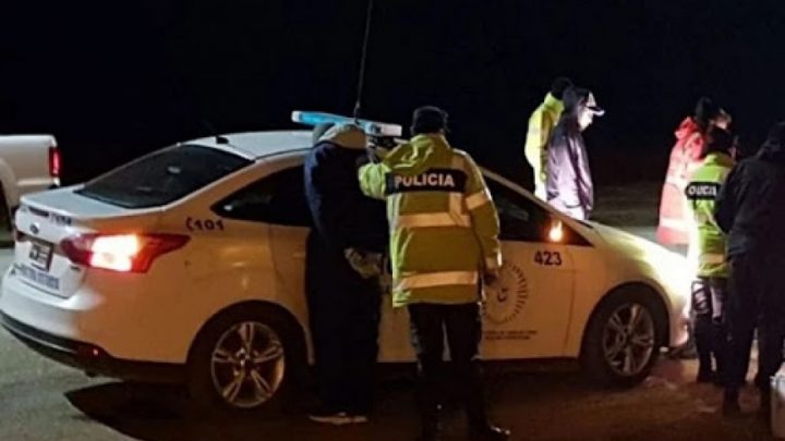 Violaron la cuarentena para robar y empezaron a pelearse entre ellos, los detuvo la policía