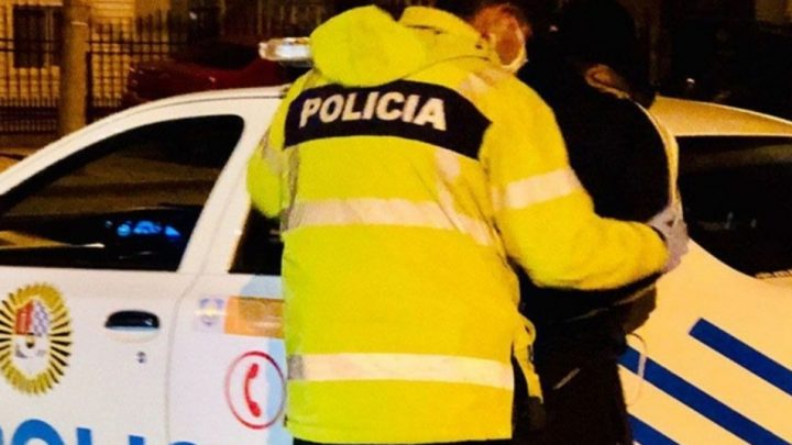 Entraron a robar a una vivienda y el dueño los saco a palazos