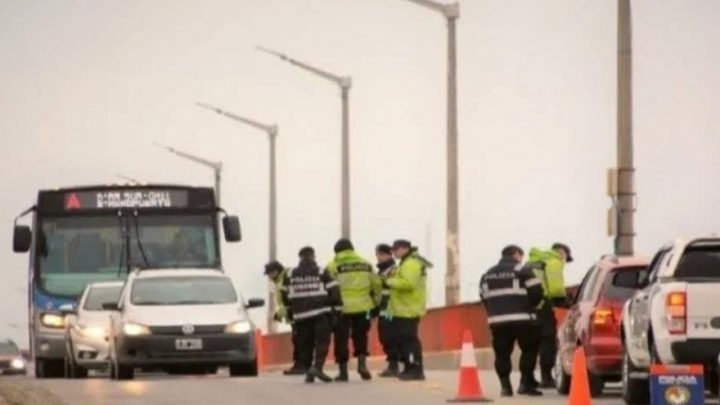 Rescatan a una joven angustiada que amenazaba atentar contra su vida desde el Puente Mosconi