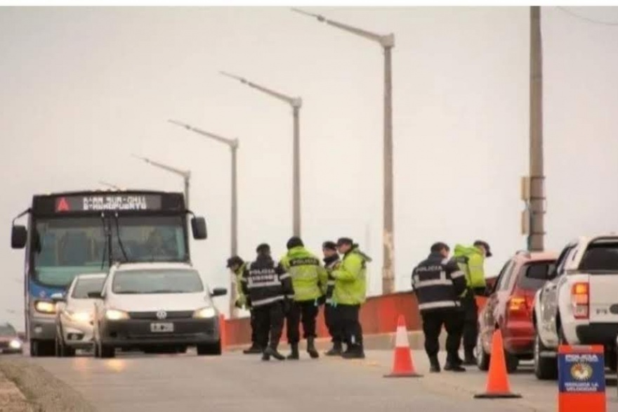 Rescatan a una joven angustiada que amenazaba atentar contra su vida desde el Puente Mosconi