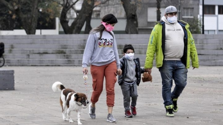 La OMS recomendó el uso de tapabocas en niños a partir de los 12 años