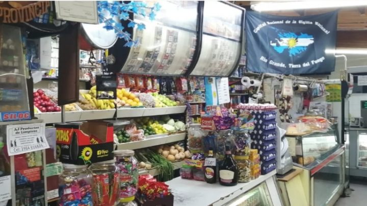 Desde hoy, los comercios de barrio pueden abrir hasta las 20 horas