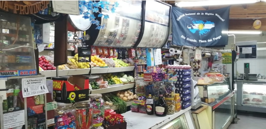 Desde hoy, los comercios de barrio pueden abrir hasta las 20 horas Desde hoy, los comercios de barrio pueden abrir hasta las 20 horas