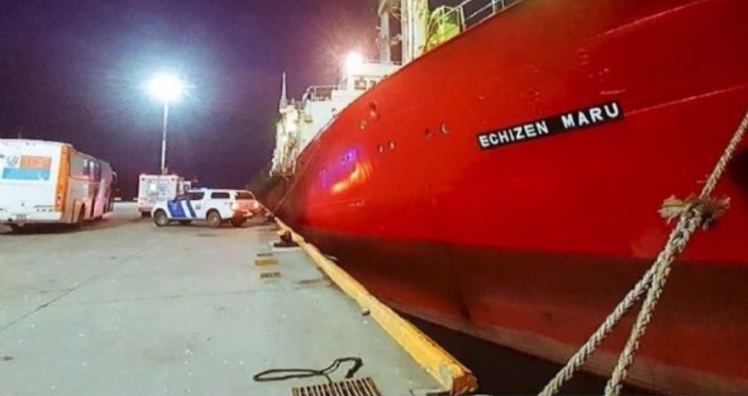 Ushuaia: bajan la carga a bordo del Echizen Maru y hay preocupación