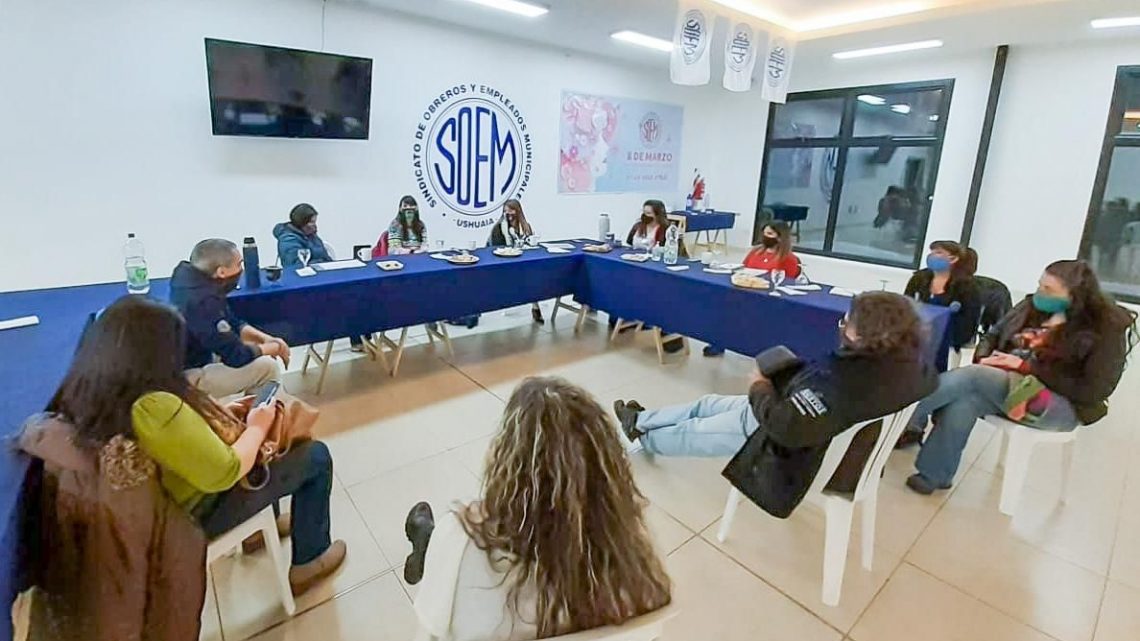 LA SECRETARIA DE LA MUJER DE USHUAIA SE REUNIÓ CON LA CGT Y ACORDARON TRABAJAR EN SENSIBILIZACION Y PREVENCIÓN DE LAS VIOLENCIAS DE GÉNERO