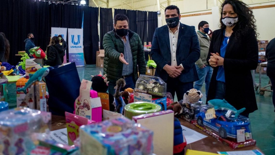 WALTER VUOTO ACOMPAÑÓ EL ARMADO DE LOS KITS PARA LOS NIÑOS Y NIÑAS DE LA CIUDAD
