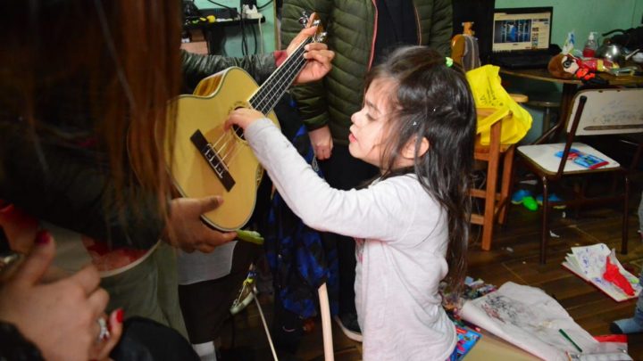 LA MUNICIPALIDAD DE USHUAIA COMENZÓ LA ENTREGA DE REGALOS POR EL MES DE LAS INFANCIAS A NIÑOS Y NIÑAS DE LA CIUDAD