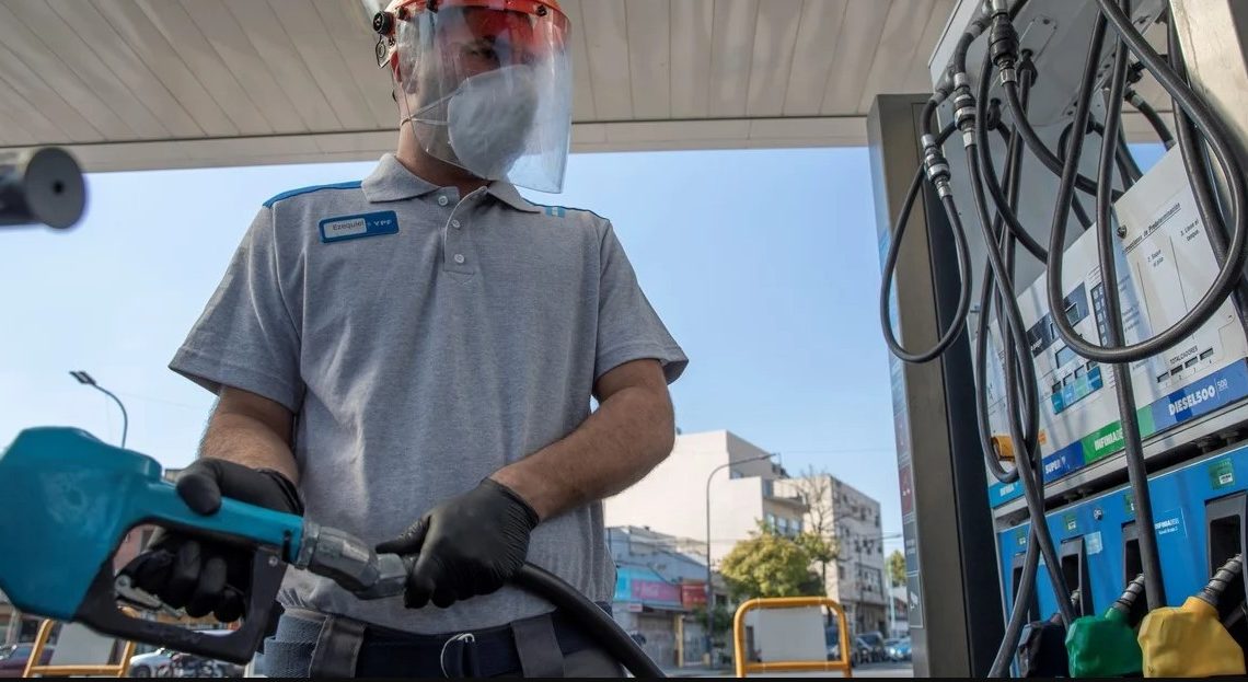 Después de ocho meses congelados, el Gobierno decidió un aumento del 7% en el precio de los combustibles Después de ocho meses congelados, el Gobierno decidió un aumento del 7% en el precio de los combustibles