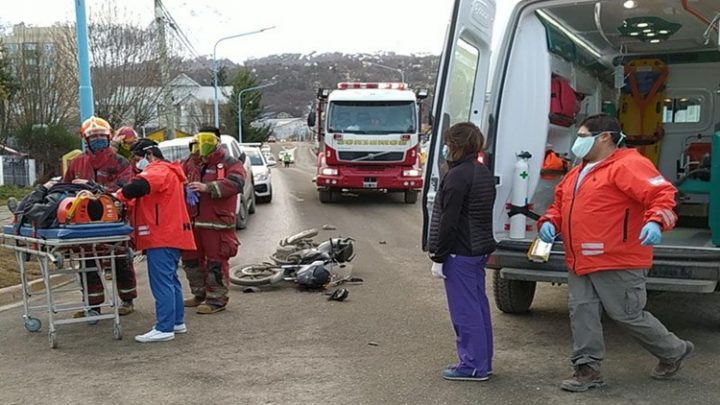 Choque en Yaganes y Deloqui un motociclista lesionado
