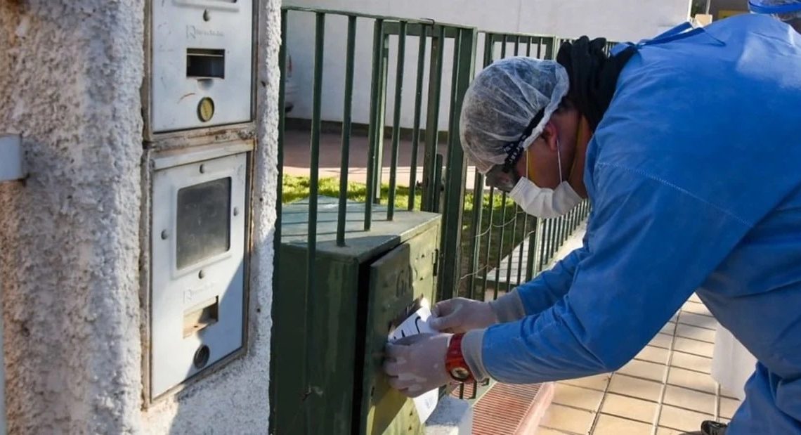 Coronavirus: en San Juan pegan fajas en las casas de personas contagiadas para evitar que salgan Coronavirus: en San Juan pegan fajas en las casas de personas contagiadas para evitar que salgan