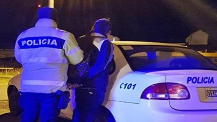 Detenido en Ushuaia luego de chocar borracho vehiculo estacionado