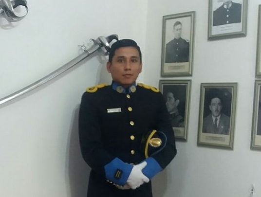 Policía héroe le salvó la vida a bebé que casi muere atragantado con la comida