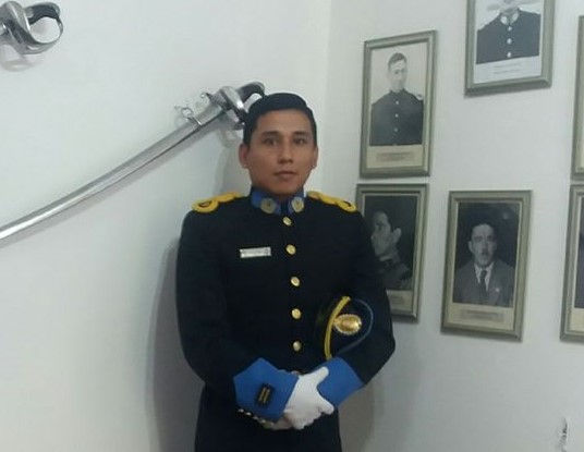 Policía héroe le salvó la vida a bebé que casi muere atragantado con la comida