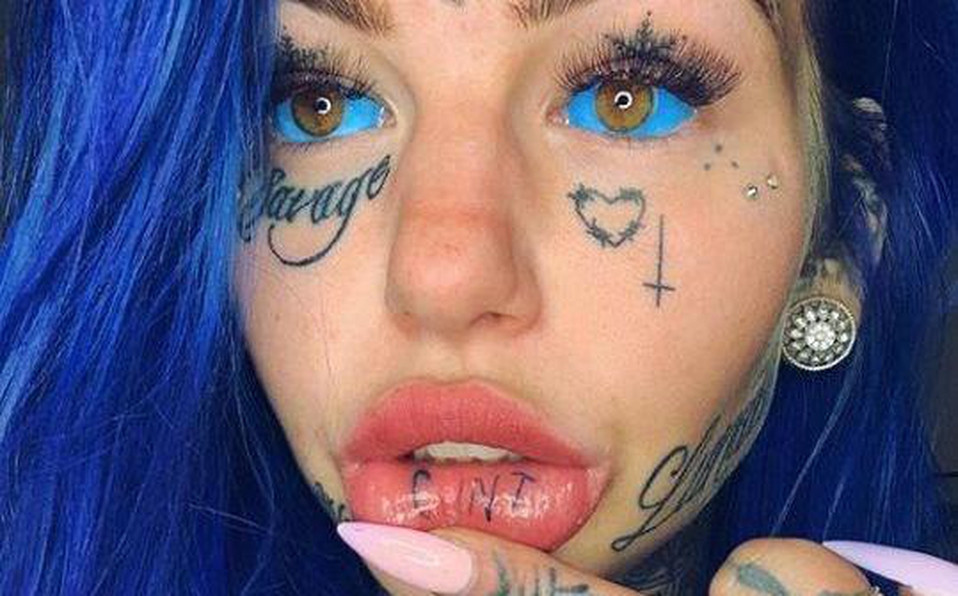 Influencer queda ciega por tatuarse los ojos de azul Influencer queda ciega por tatuarse los ojos de azul