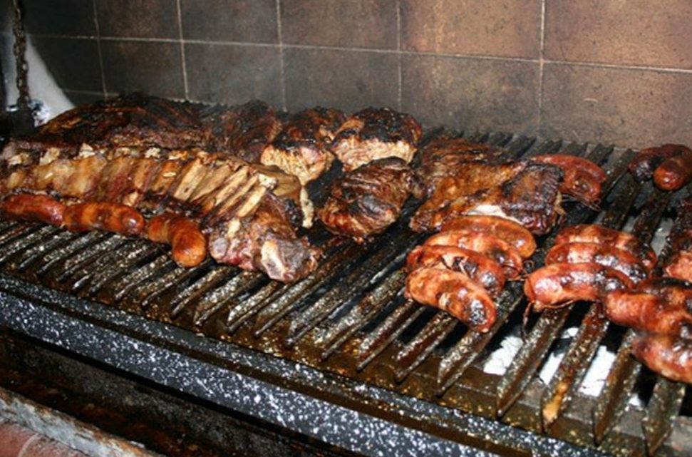 Organizaron dos asados clandestinos y 20 personas se contagiaron de coronavirus en Río Grande