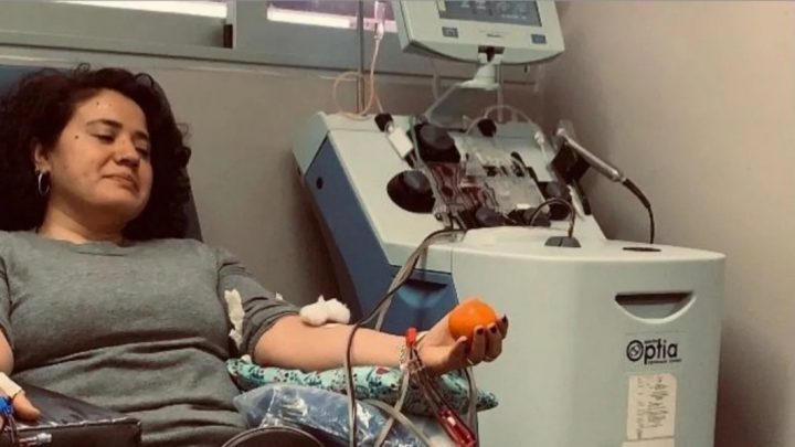 Pareja donó más de 10 veces plasma y ayudó a 30 infectados a recuperarse de Covid-19