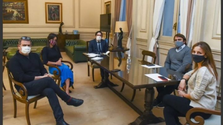 Clases en plazas y espacios públicos, el nuevo plan del gobierno porteño