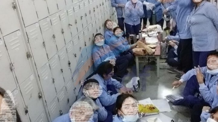 En medio de los contagios se filtró una foto de un “pic nic” en los locker de una fábrica de Río Grande