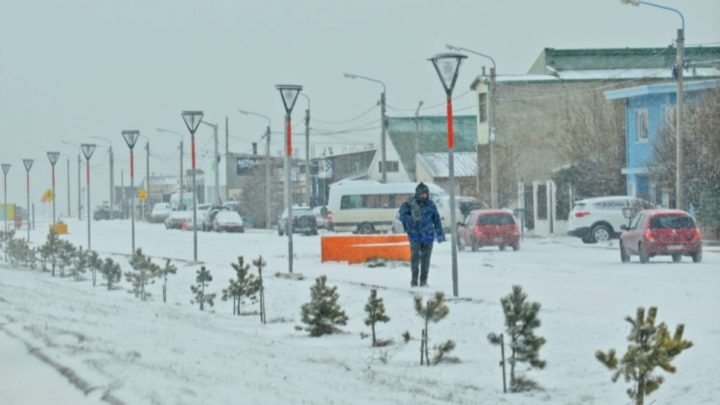 Sorpresiva nevada en plena primavera en Río Grande