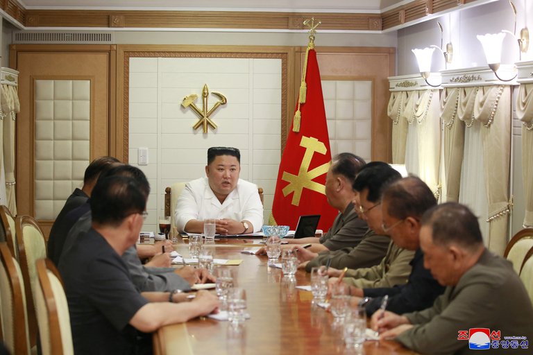 Kim Jong-un ordenó fusilar a cinco funcionarios del ministerio de Economía norcoreano que cuestionaron sus políticas