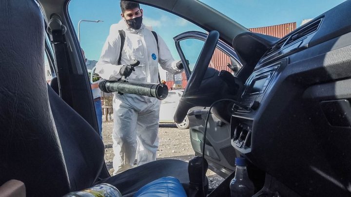 LA MUNICIPALIDAD DE USHUAIA DESINFECTA VEHÍCULOS Y TRANSPORTES PÚBLICOS EN LA CIUDAD