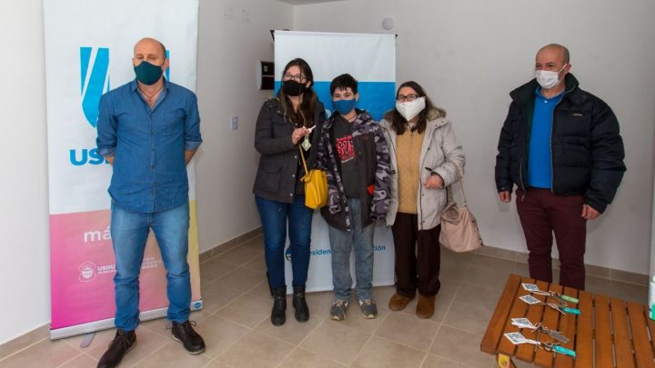 LA MUNICIPALIDAD DE USHUAIA ACOMPAÑÓ LA ENTREGA DE NUEVAS VIVIENDAS DEL PROCREAR EN LA CIUDAD