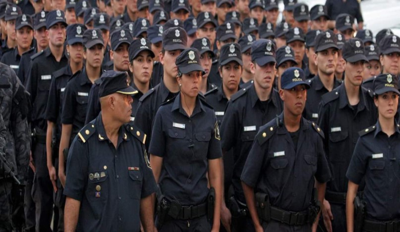 Policías de varias provincias amenazan con retención de tares, piden un básico de 60 mil pesos