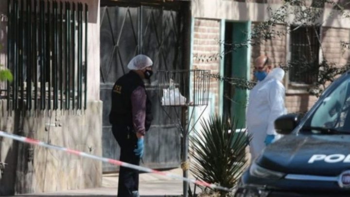 Una mujer mató a palazos a su novio y declaró que lo hizo para defenderse de una violación