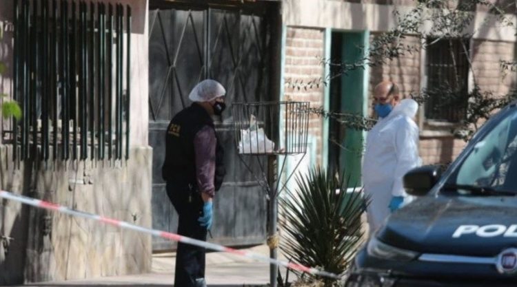 Una mujer mató a palazos a su novio y declaró que lo hizo para defenderse de una violación