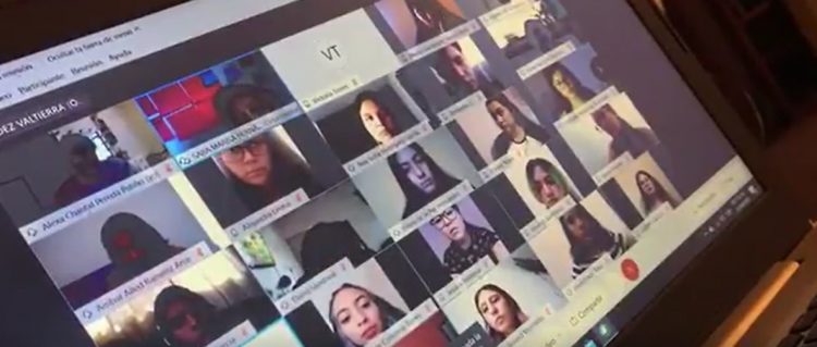 Le gritó a un alumno en plena clase virtual y la despidieron Le gritó a un alumno en plena clase virtual y la despidieron