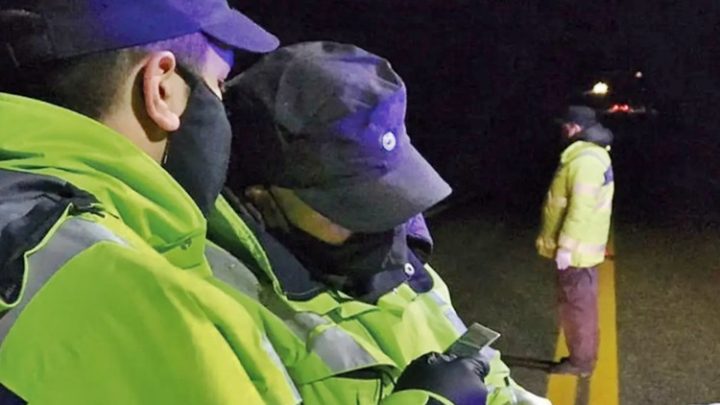 Pareja demorada por circular en estado de ebriedad, Transito se nego a incautar el rodado