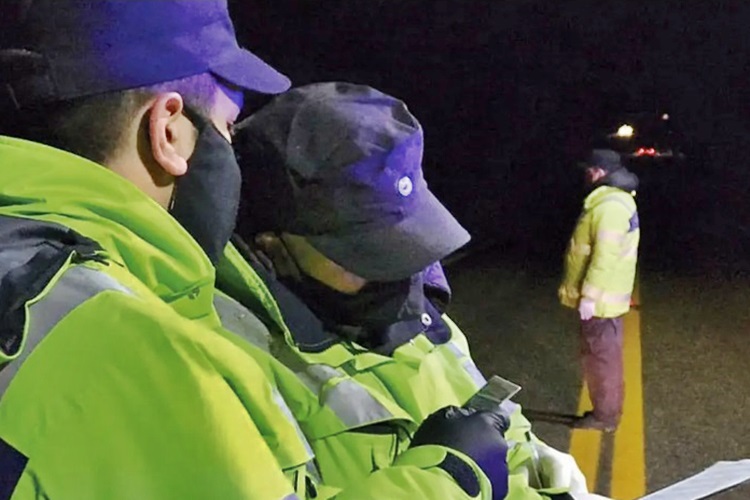 Pareja demorada por circular en estado de ebriedad, Transito se nego a incautar el rodado