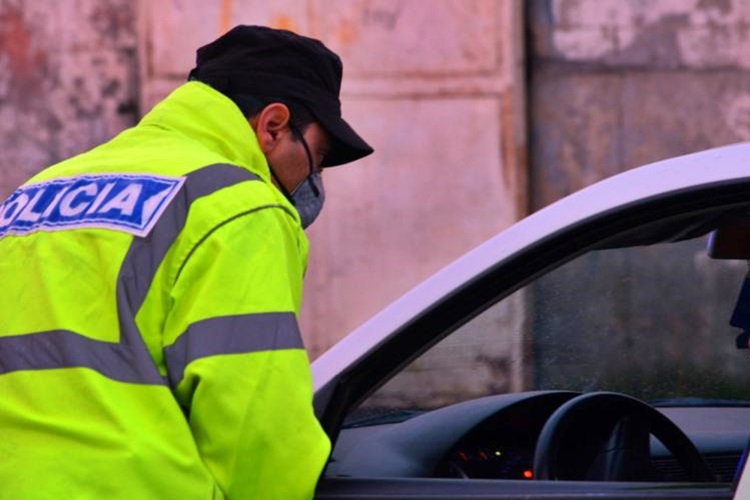 Conductor detenido por ebriedad, estaba tan borracho que ni podia soplar la pipeta