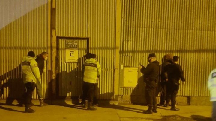 Tres detenidos al huir cuando la Policia, intento identificarlos