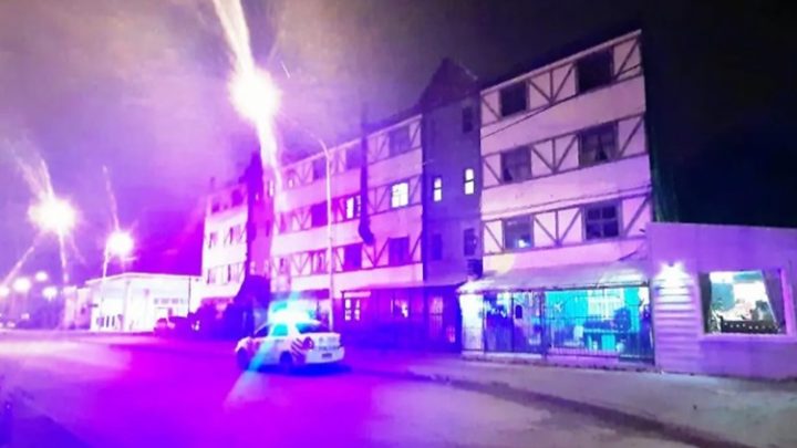 Tres allanamientos por estafas y una mujer identificada