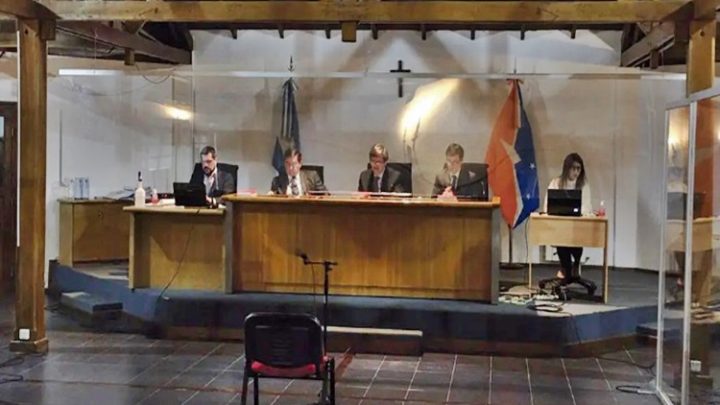 Comienza juicio a 3 acusados de robar 200 pesos