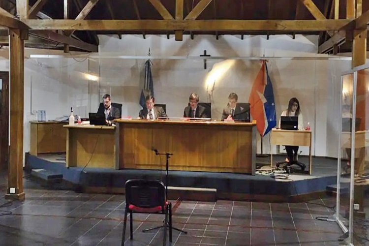 Comienza juicio a 3 acusados de robar 200 pesos