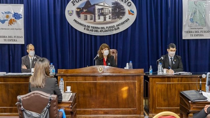 Proyecto para ampliar cantidad de Legisladores y que nadie cobra mas que el gobernador