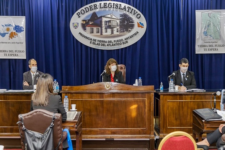 Proyecto para ampliar cantidad de Legisladores y que nadie cobra mas que el gobernador Proyecto para ampliar cantidad de Legisladores y que nadie cobra mas que el gobernador