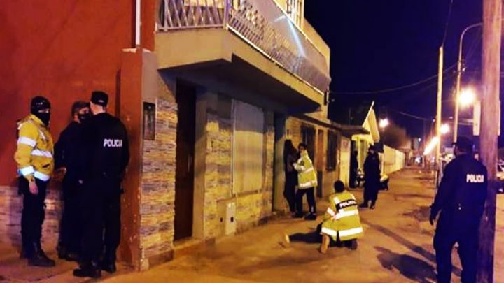 Pelea de mujeres borrachas en la via publica 4 detenidos