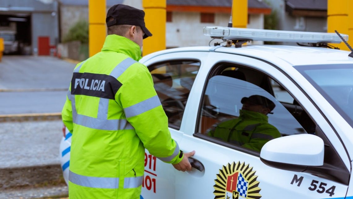 Habilitan nuevas líneas telefónicas para que los vecinos denuncien el incumplimiento de medidas sanitarias Habilitan nuevas líneas telefónicas para que los vecinos denuncien el incumplimiento de medidas sanitarias