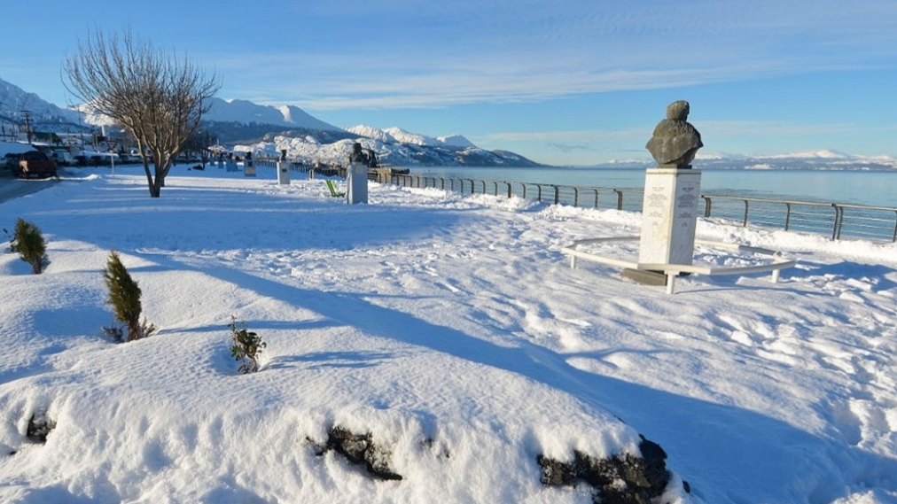 Ushuaia recibió octubre con la mayor nevada del año, una postal de invierno en plena primavera Ushuaia recibió octubre con la mayor nevada del año, una postal de invierno en plena primavera