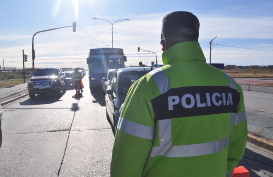 Uso de barbijo obligatorio: La Policía fueguina tendrá que colaborar con el control