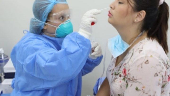 Coronavirus: se hizo un hisopado y sufrió la “perforación” de su cerebro