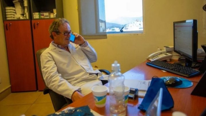 Médico salteño atiende gratis 100 consultas por día a personas con síntomas de Covid-19