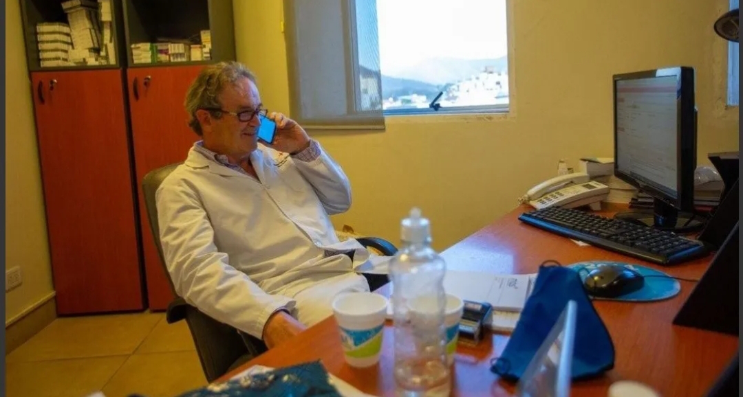 Médico salteño atiende gratis 100 consultas por día a personas con síntomas de Covid-19 Médico salteño atiende gratis 100 consultas por día a personas con síntomas de Covid-19