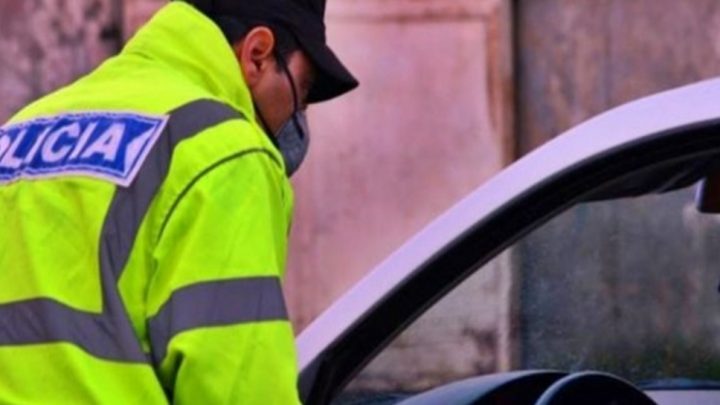 Conductor detenido en la madrugada, estaba borracho y con su hijo de dos años