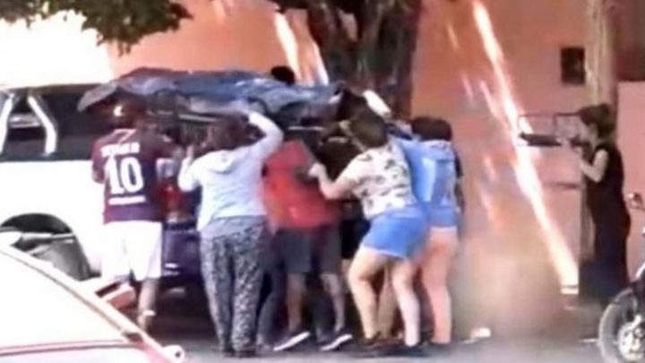 Una familia se robó un cadáver de un hospital: lo bañaron y velaron en su propia casa