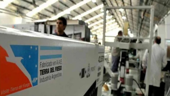 A los trabajadores que tengan síntomas se les otorgará un certificado de aislamiento